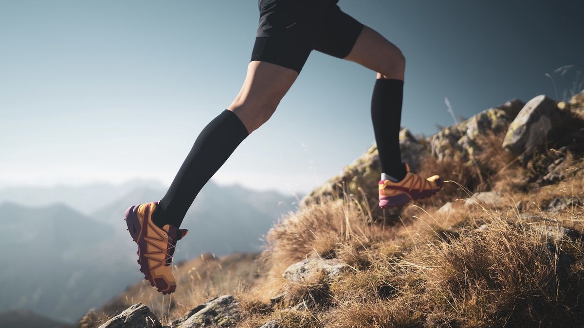 Compression running socks – what do they do? | Advnture