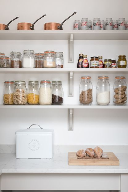 How to organize deep pantry shelves: 10 ways to organize pantry shelves ...