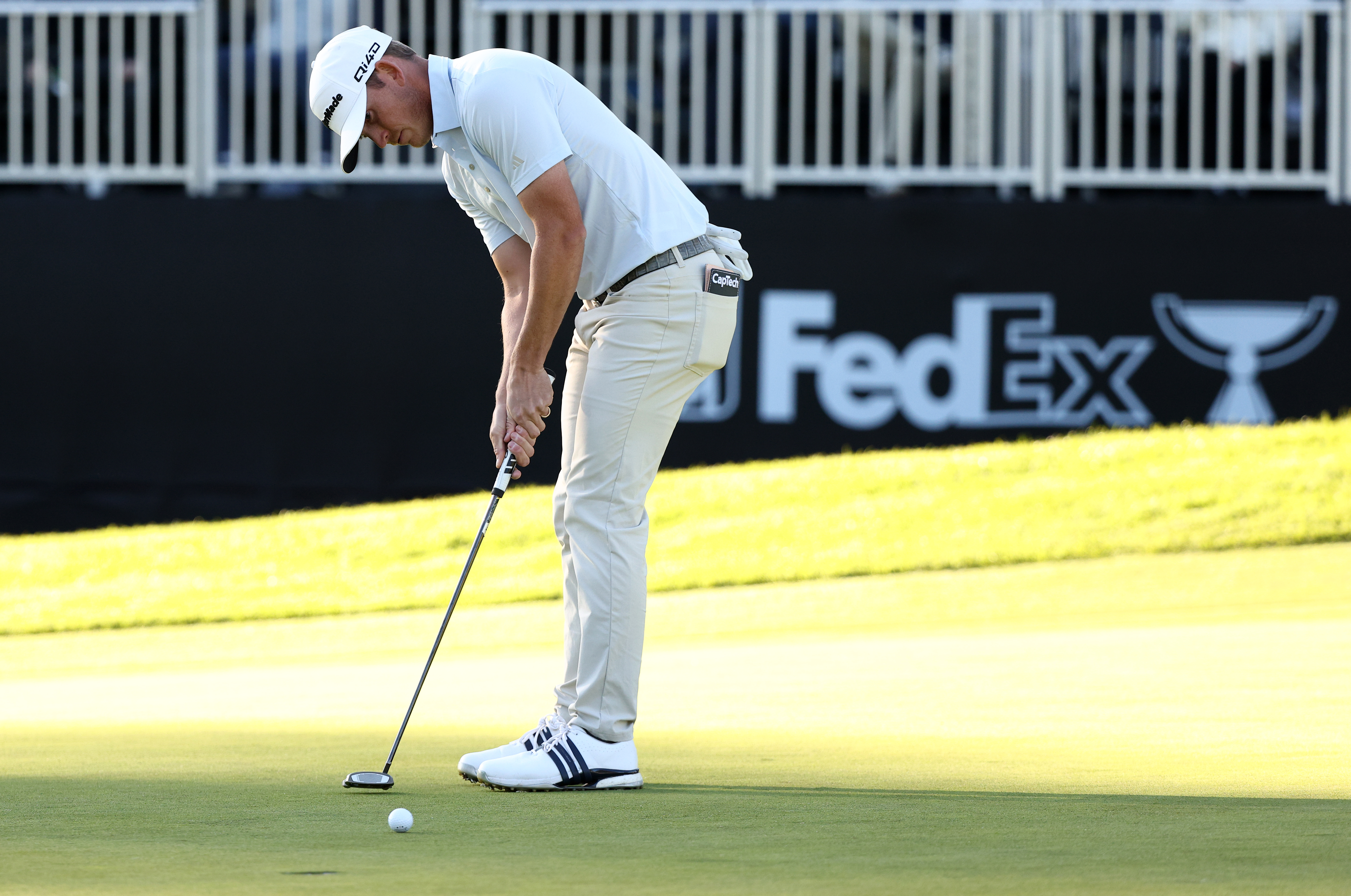 Jacob Bridgeman hits a putt