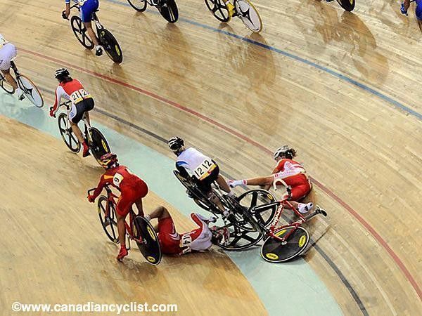 Nowhere to go: Sarah Hammer (USA) goes right over Wadami Satomi (Japan), Verena Jooss (Germany) and Trine Schmidt (Denmark).