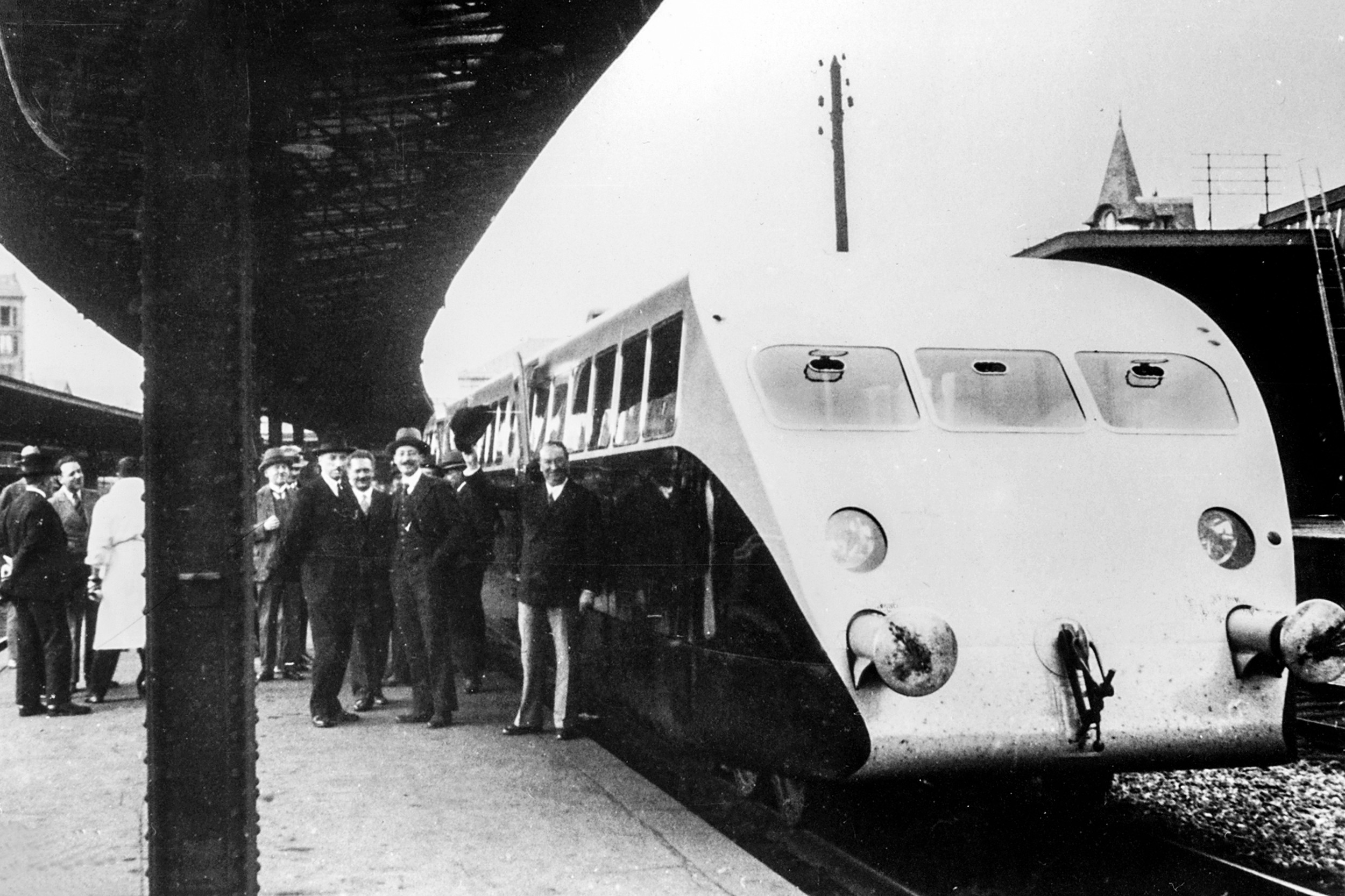 A black and white picture of the Bugatti Autorail