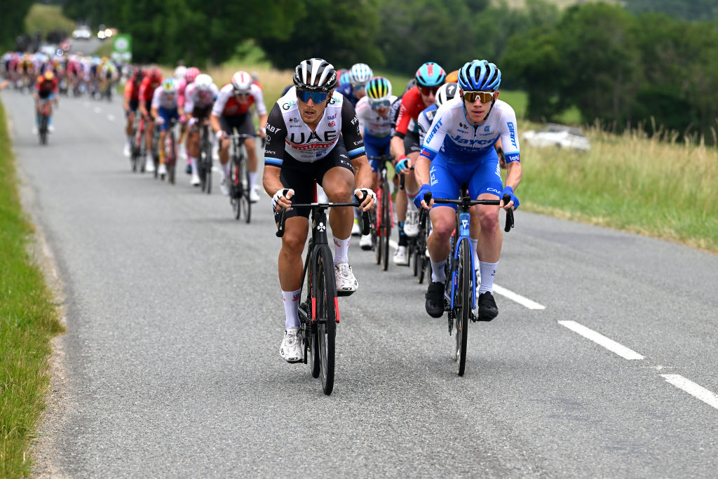 Critérium du Dauphiné stage 6: Matteo Trentin leads an early break of 18