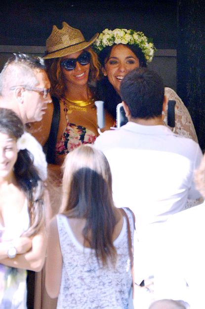 Photo of Beyonce posing with Italian bride