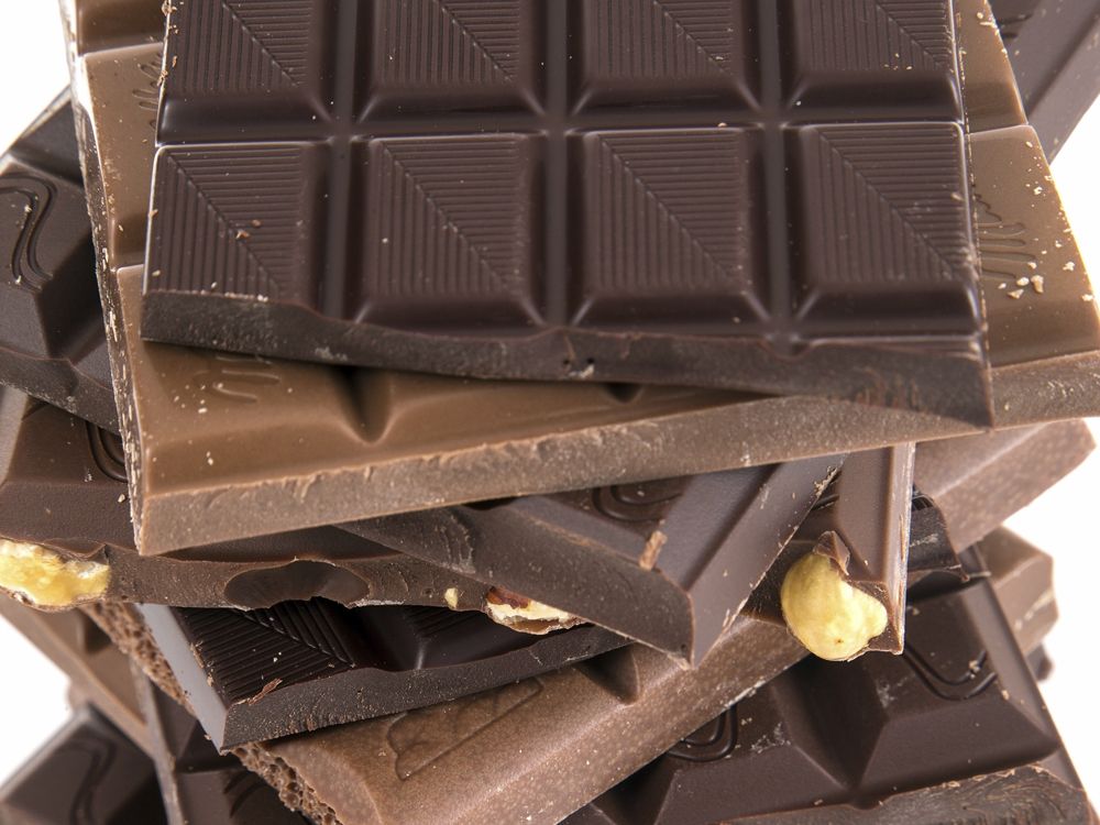 Что будет если съесть плитку шоколада. Плитка шоколада. Шоколадные вещи. Аппетитный шоколад. 1000 Шоколадов.