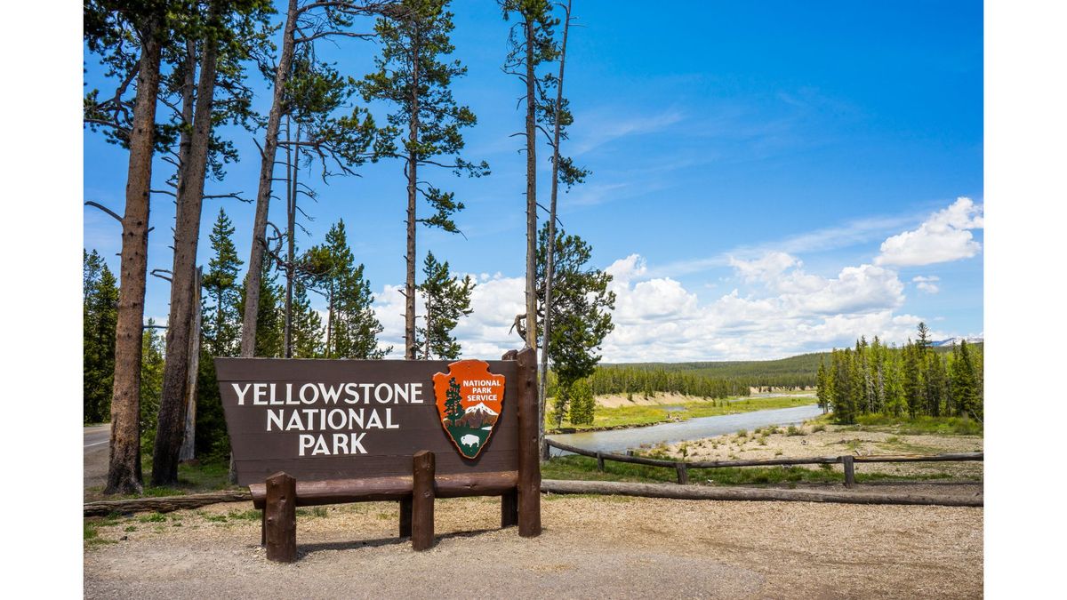 Yellowstone National Park sign