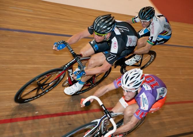Roger Kluge in full flight on the boards.