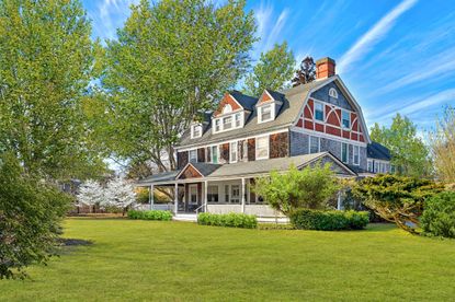 32 Ocean Drive, East Hampton, New York - $10,995,000.