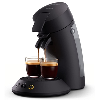 En svart Philips Senseo Original Plus håller på att brygga två koppar kaffe samtidigt.