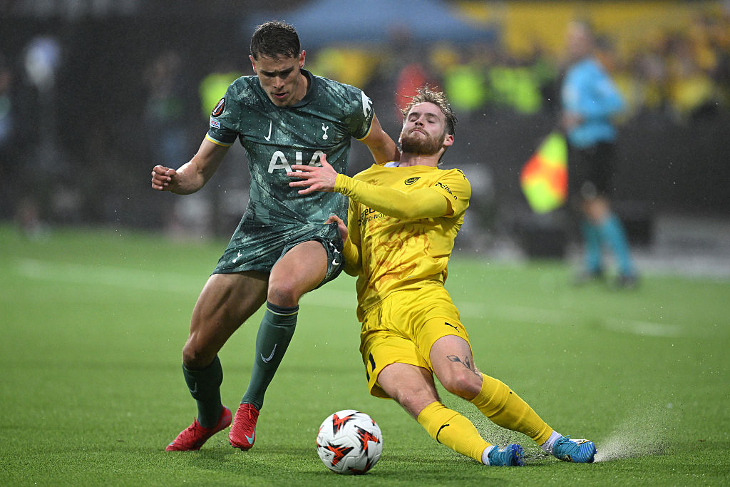 Micky van de Ven of Tottenham Hotspur battles for possession with Ole Didrik Blomberg of FK Bodo/Glimt during the UEFA Europa League 2024/25 Semi Final Second Leg match between FK Bodo/Glimt and Tottenham Hotspur at Aspmyra Stadion on May 08, 2025 in Bodo, Norway.