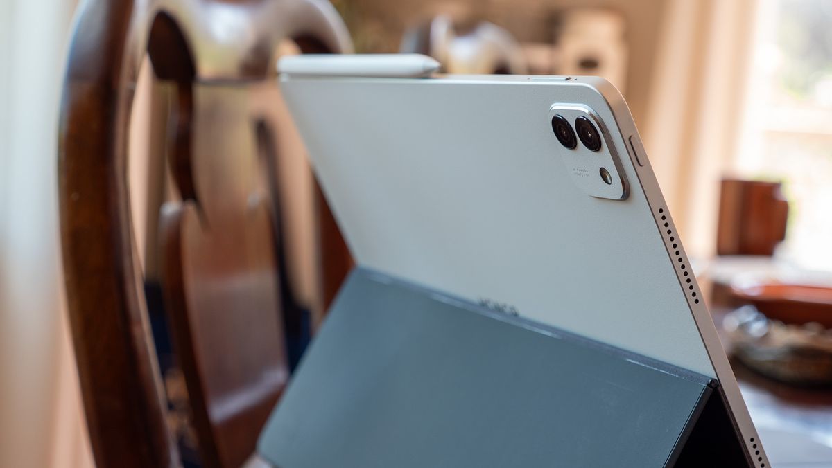 The Honor MagicPad 3 in its included keyboard case