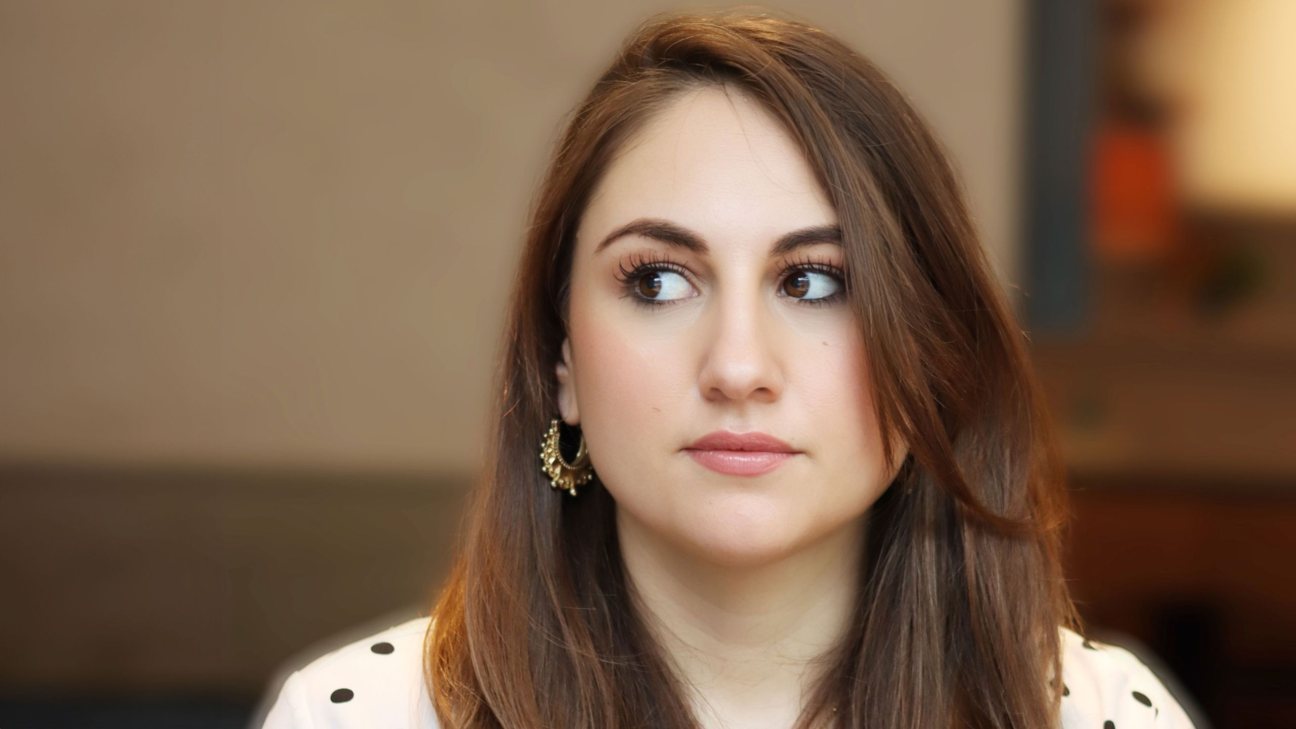 This $5 coffee shop trick beats a $5,000 studio shoot and it's perfect for building your portrait photography career