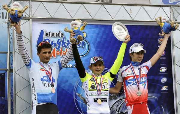 Stage 6 podium: Jose Rujano (ISD - Neri), centre; Hyo Suk Gong (Seoul Cycling), right; Hossein Askari (Tabriz Petro Chemical), left.
