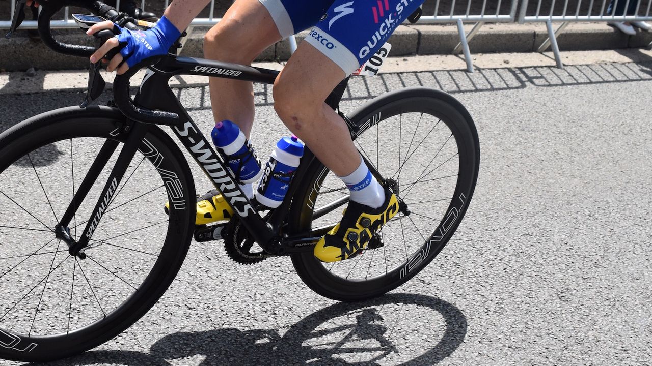 Dan Martin (Quick-Step Floors) wears Mavic's Comete shoes in an unseen yellow design