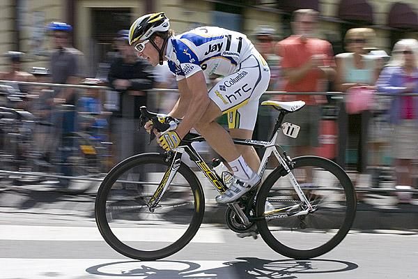 Leigh Howard (Jayco VIS/NSWIS) powers around the streets of Williamstown.