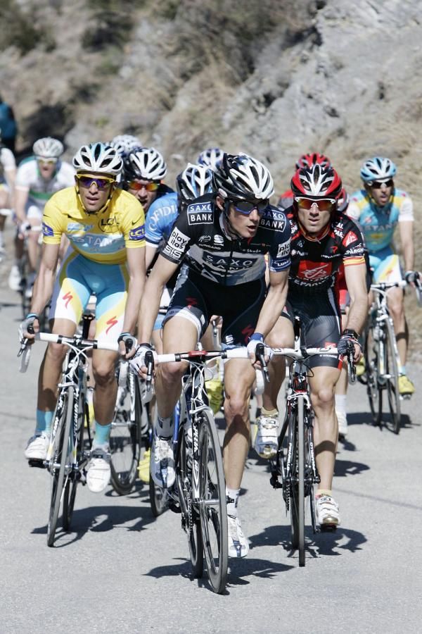 Fr&auml;nk Schleck (Saxo Bank) leads Alberto Contador (left, Astana) and Alejandro Valverde (Caisse d'Epargne)