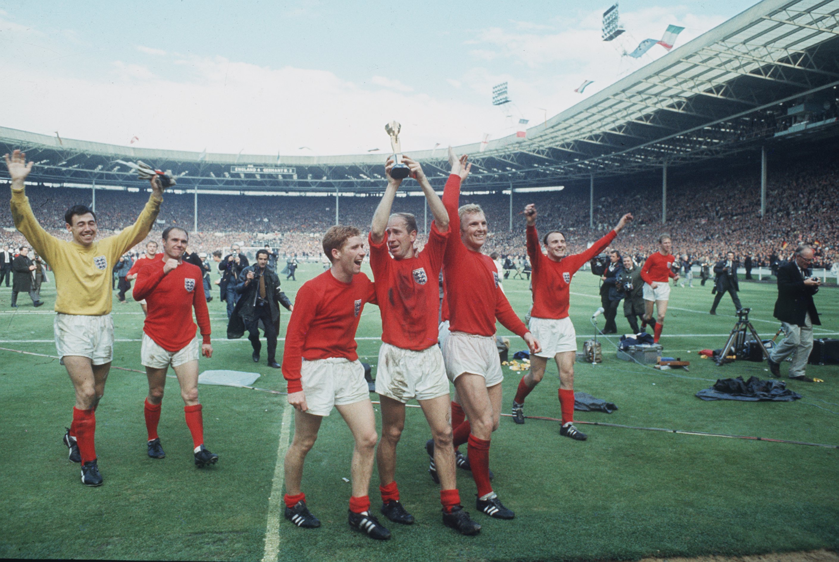 30 Jul 1966: World Cup Final, Wembley. England v West Germany (4-2 aet). England on their lap of honour with the Jules Rimet Trophy (l-r) Banks, Wilson, Ball, Charlton, Moore and Cohen. Mandatory Credit: Allsport Hulton/Archive