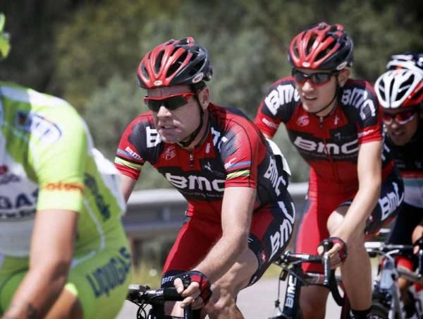 Cadel Evans leads van Garderen