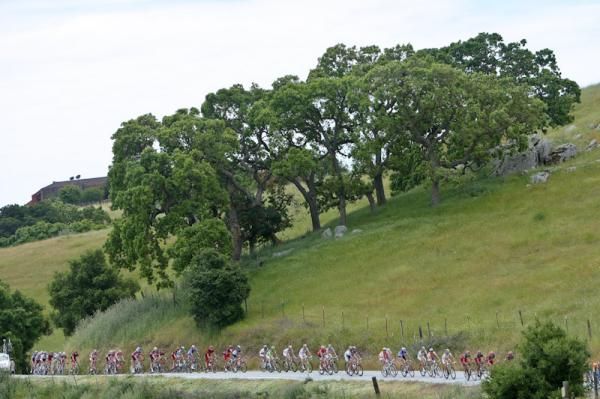 Riders on the 195.5 kilometre fourth stage.