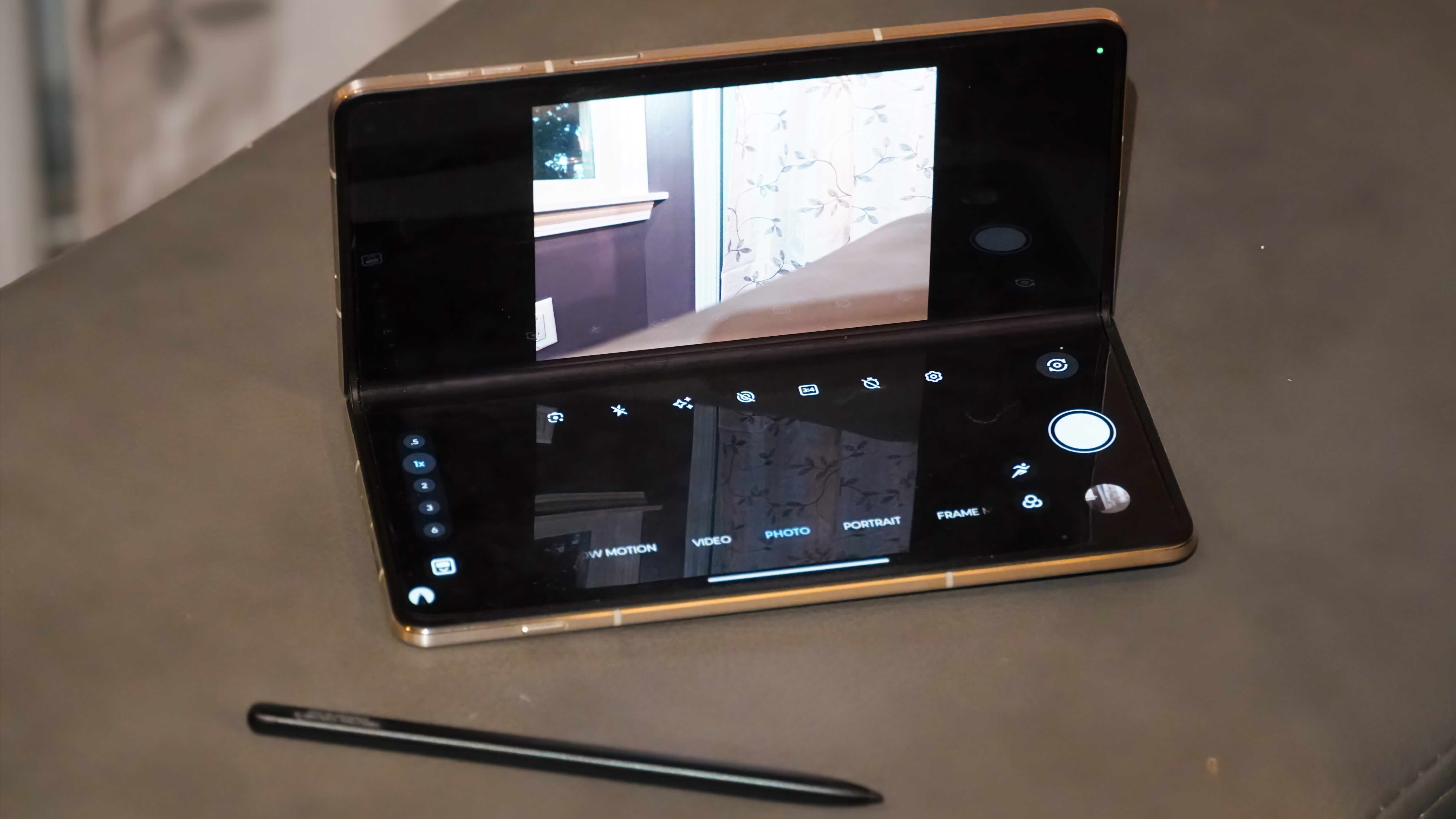 Moto Pen Ultra being used on the Motorola Razr Fold.