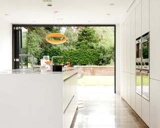 Bi-fold-door-ideas-David-Still