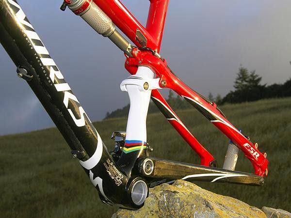 Naturally, the new Epic retains Specialized's ubiquitous FSR four-bar suspension layout.