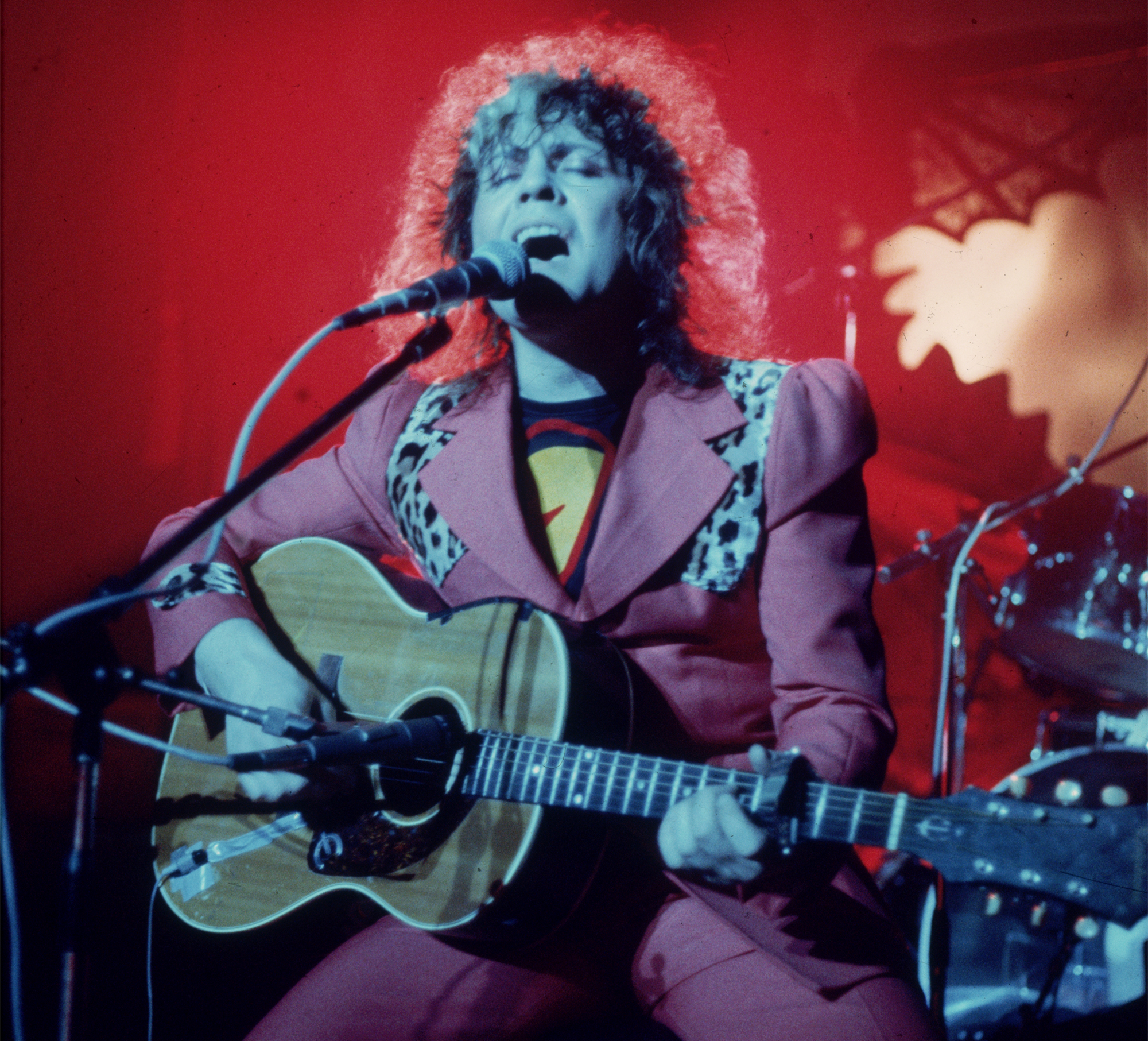 circa 1975: Pop singer Marc Bolan (Mark Feld) (1947 - 1977) at the Lyceum, London. )