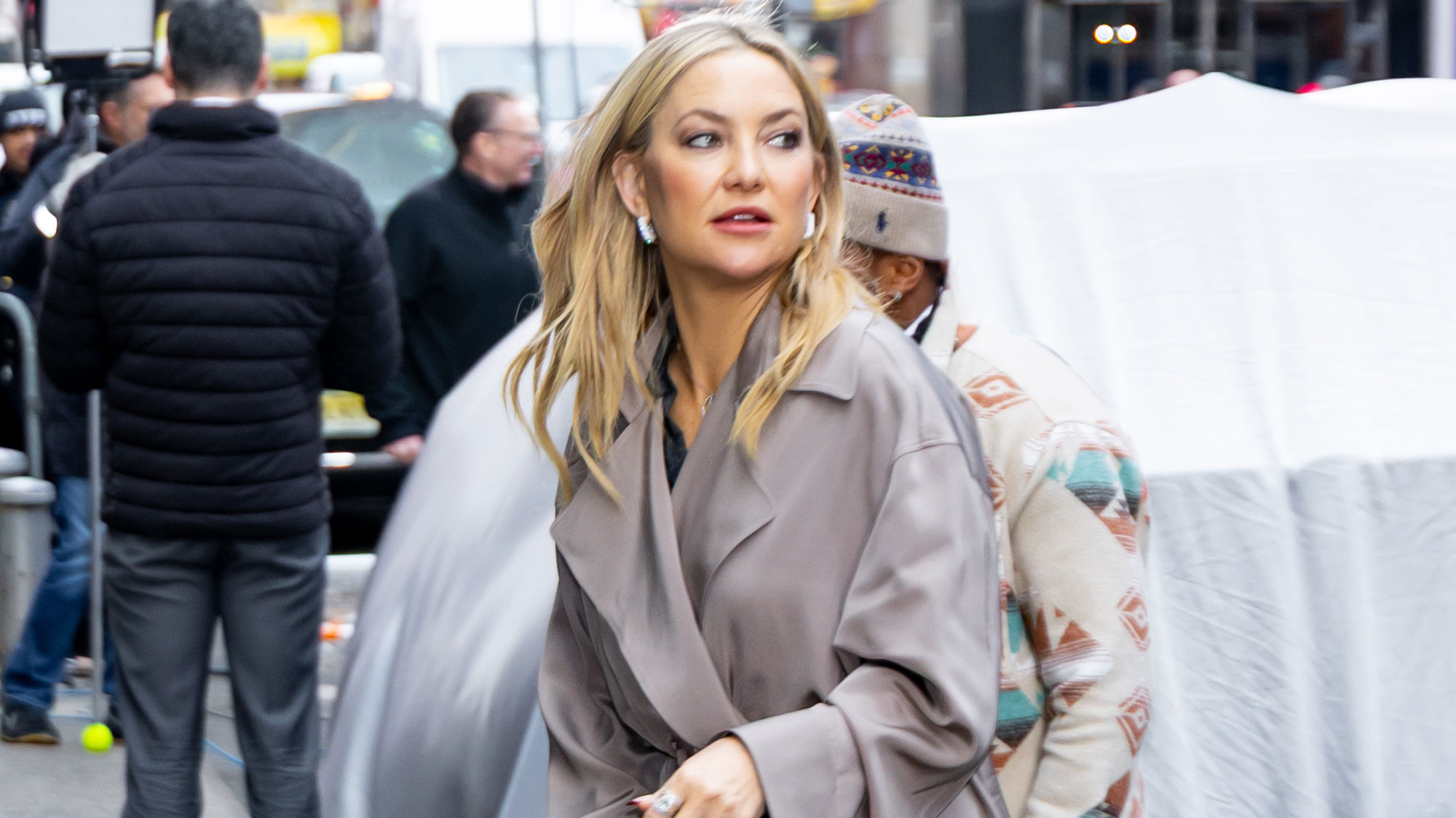 Kate Hudson wears a trench coat outfit
