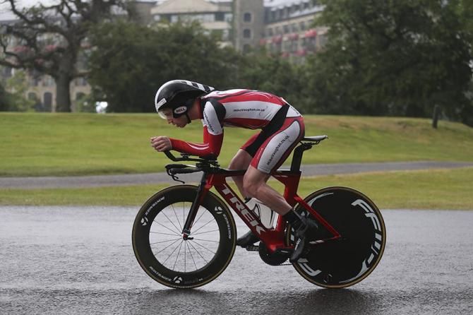 Matt Clinton, Mike Vaughan Cycles starts his race.