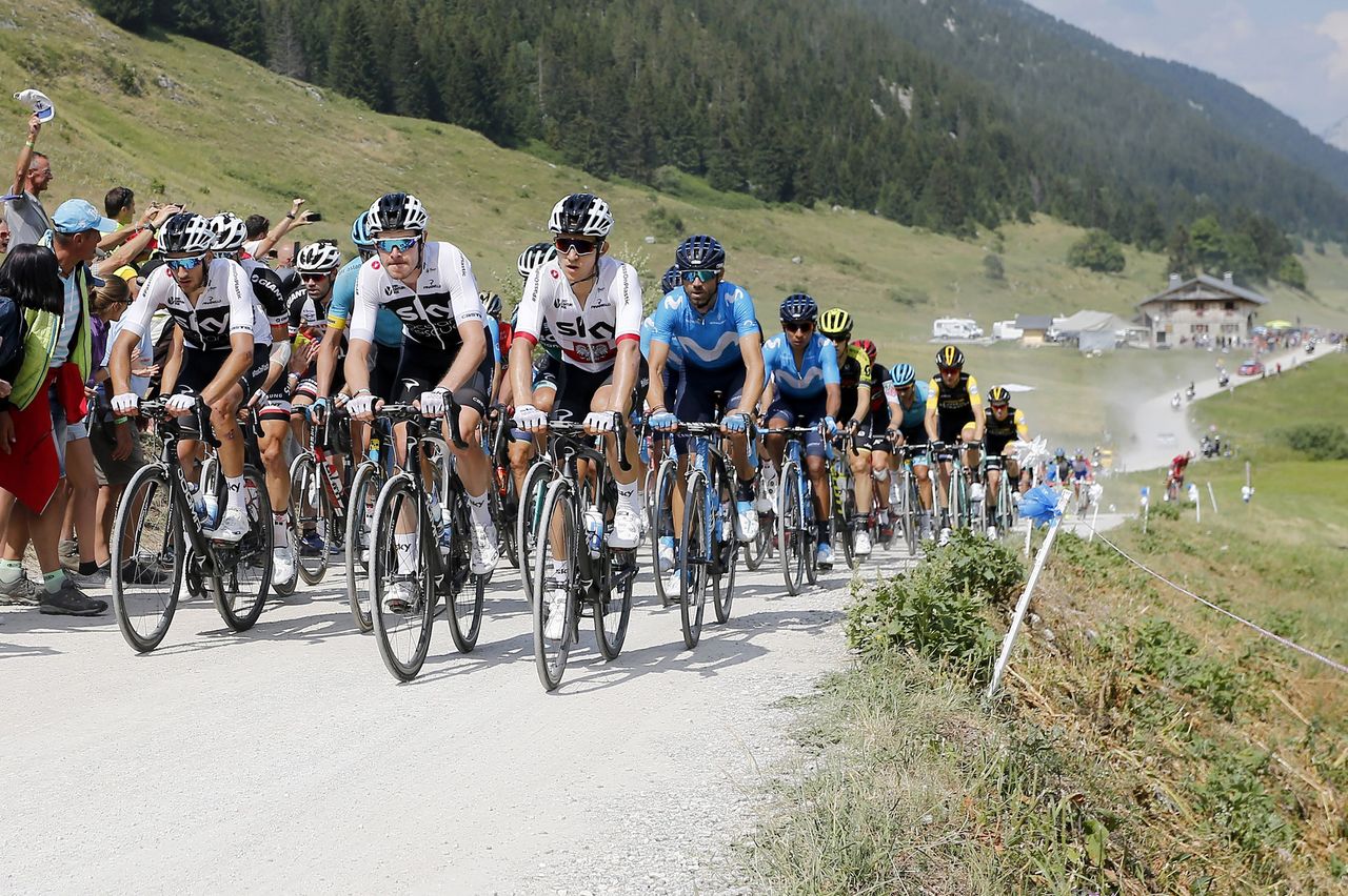 Team Sky set tempo as Froome chases back from a puncture on the gravel