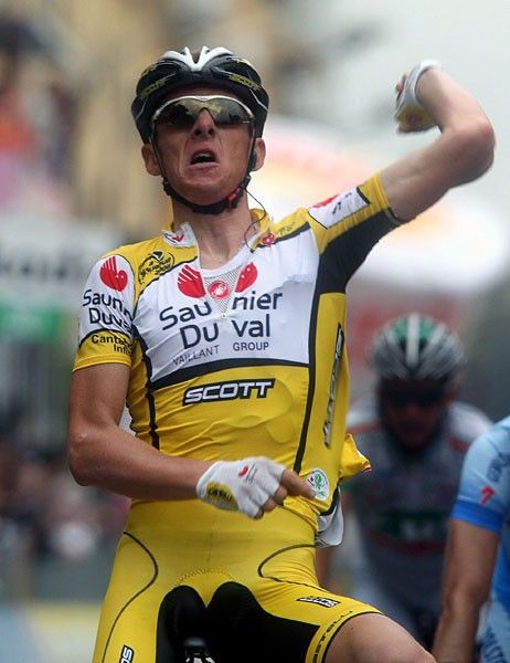 Ricc&ograve; celebrates his victory