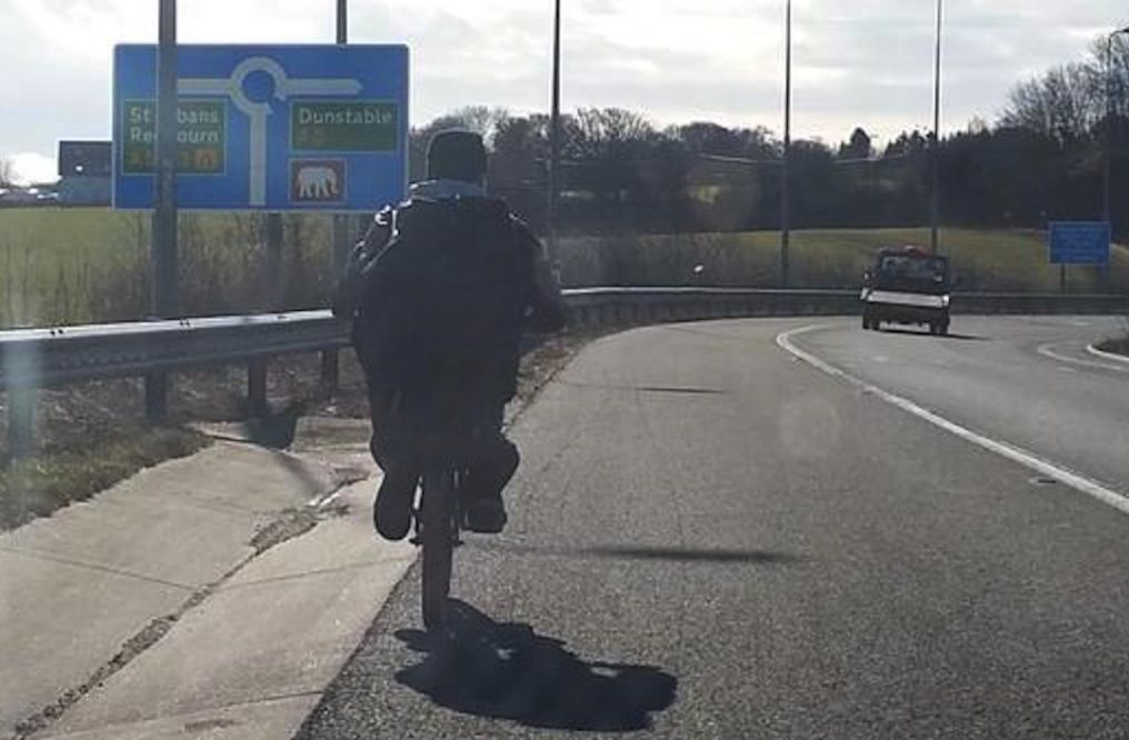 Motorway cyclist M1