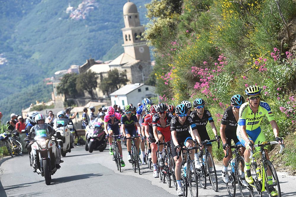Michael Rogers (Tinkoff-Saxo) leads Team Sky up the climb