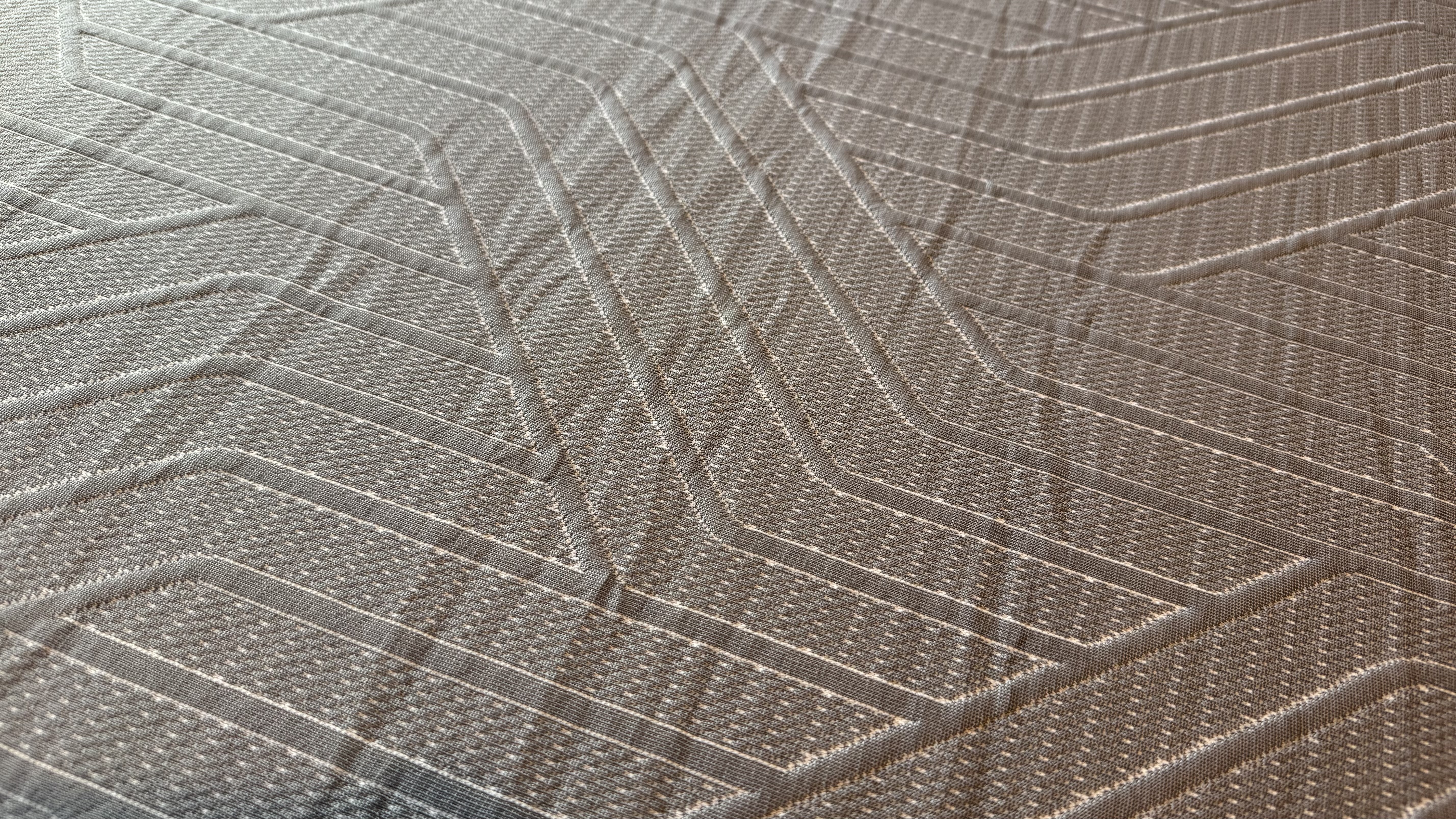 The cover of the EGOHOME Hybrid mattress