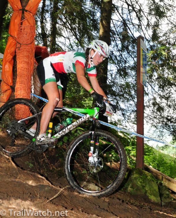 Eva Lechner (Colnago Arreghini) on a technical descent