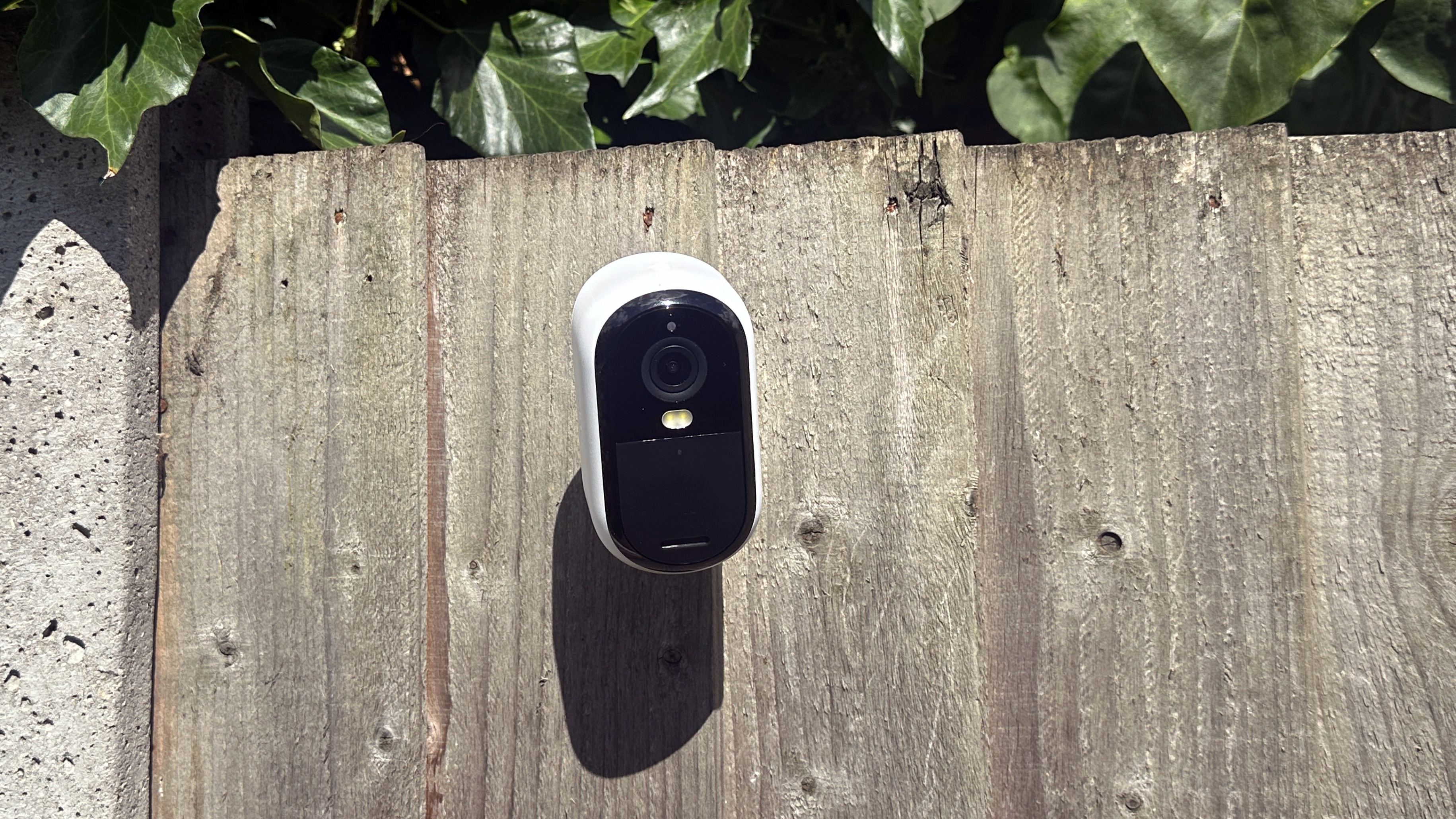 Arlo Essential 2nd Gen on fence