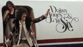 Warren (Sebastian Chacon) getting off a jet in Daisy Jones & The Six