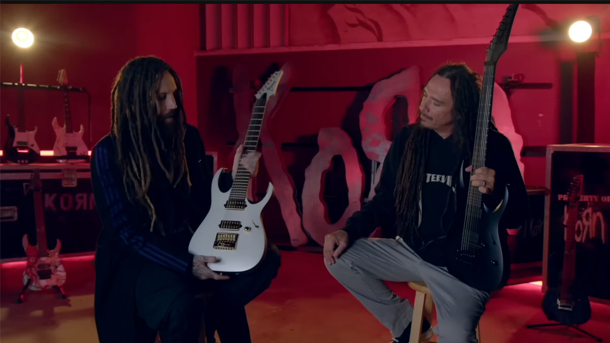 Korn&#039;s Brian &#039;Head&#039; Welch and James &#039;Munky&#039; Shaffer show off their new Ibanez signature 7-strings