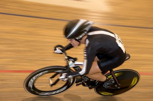 Heather Jackson pours it on in the 200m TT