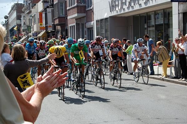 Tom Boonen (Quickstep) has the flag of Flanders handy.