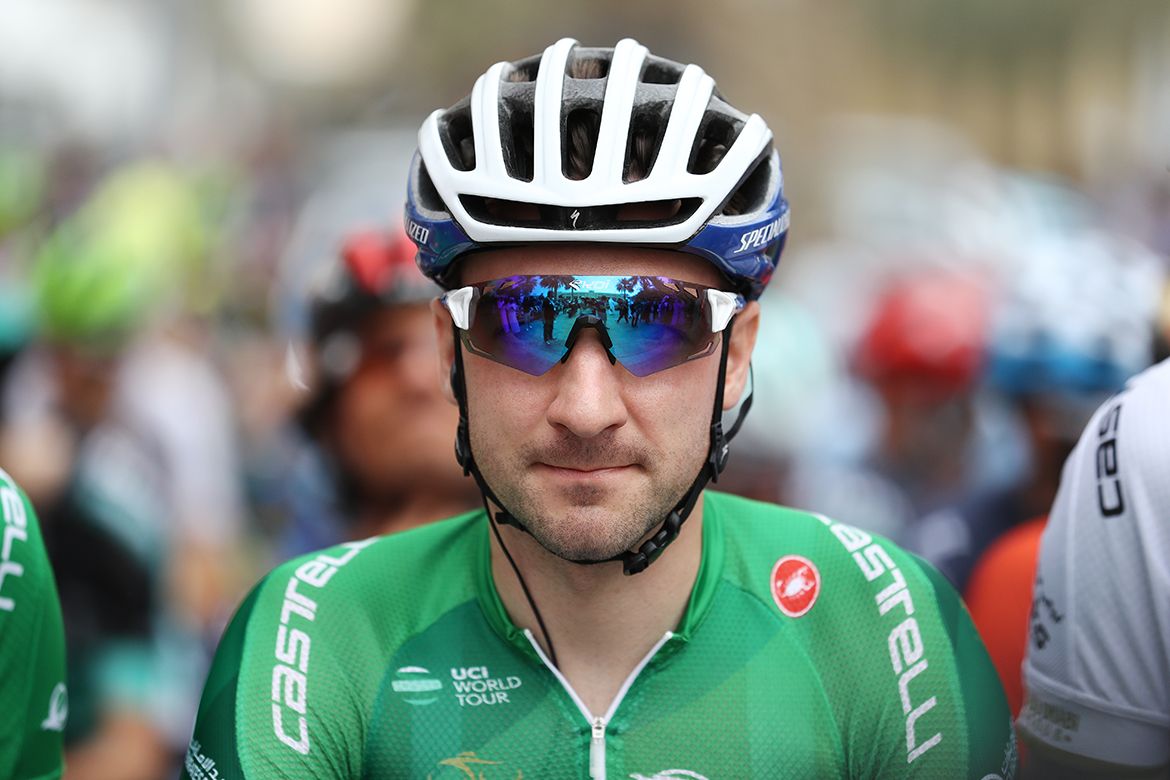 Elia Viviani wears the green jersey