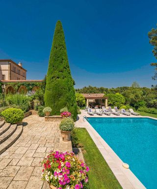 Swimming pool in JFK’ vacation home in the South of France