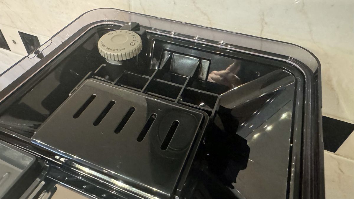 Bean hopper and grinder adjustment on the De&rsquo;Longhi Eletta Explore