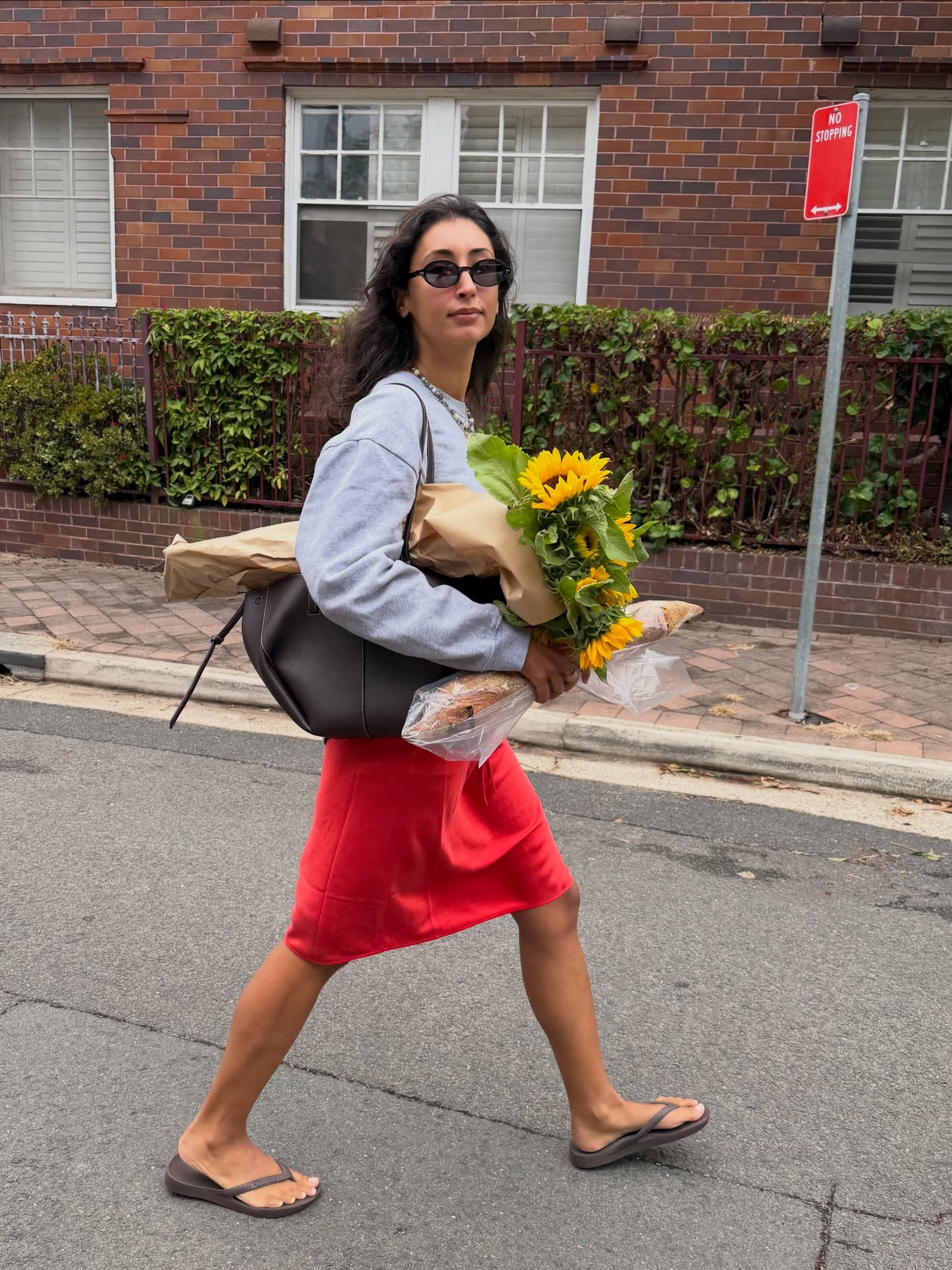 BA&amp;#769;RBARA SANTIAGO wears a Crew Neck + Red Skirt + Flip Flops