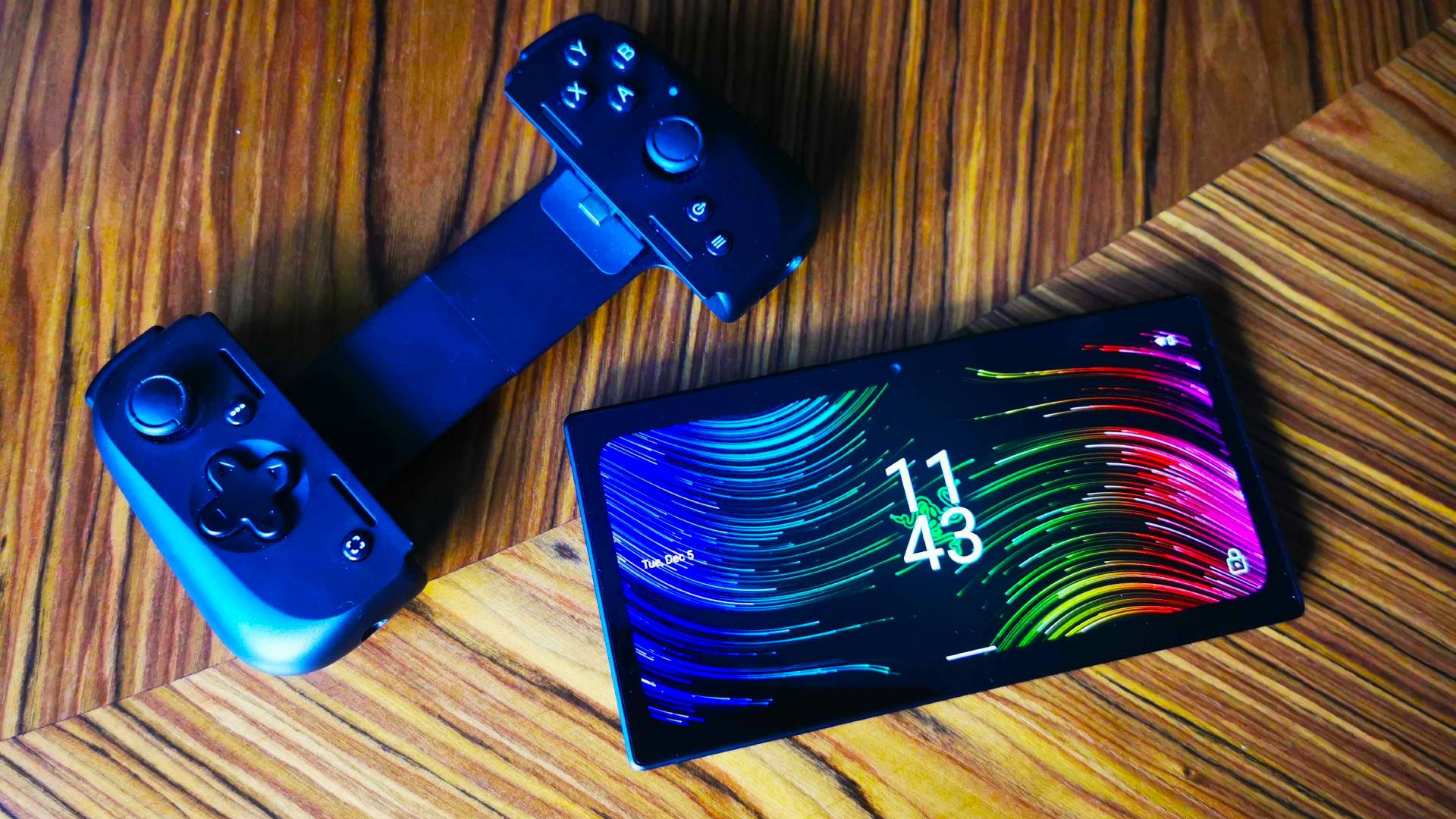 Razer Edge bersama pengontrol Kishi