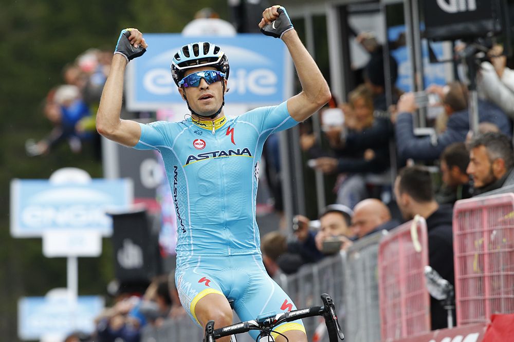 Mikel Landa Meana (Astana Pro Team) takes the stage 15 win