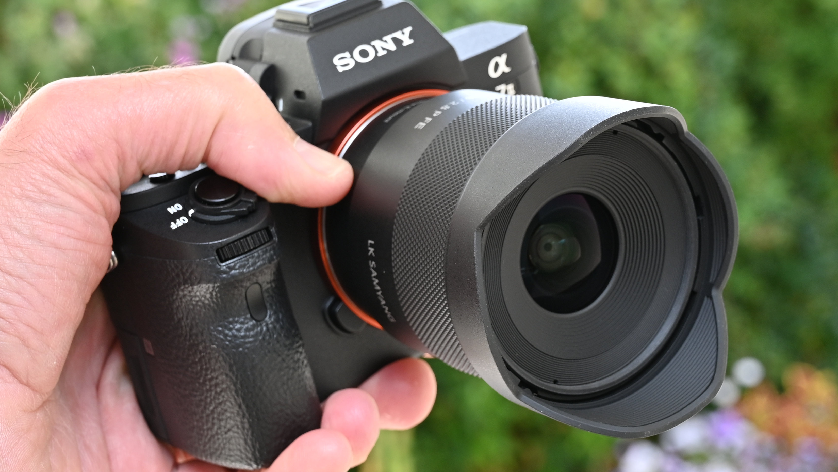 LK Samyang AF 16mm f/2.8 P FE product shot