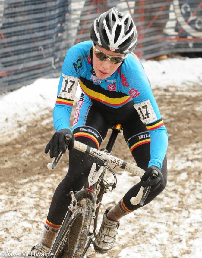 Sanne Cant (BEL) cornering in the snow