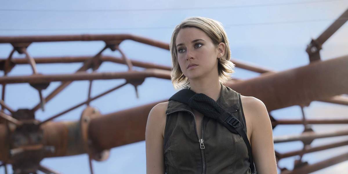 Tris Prior stans in front of a large set of pipes in &#039;Allegiant&#039;