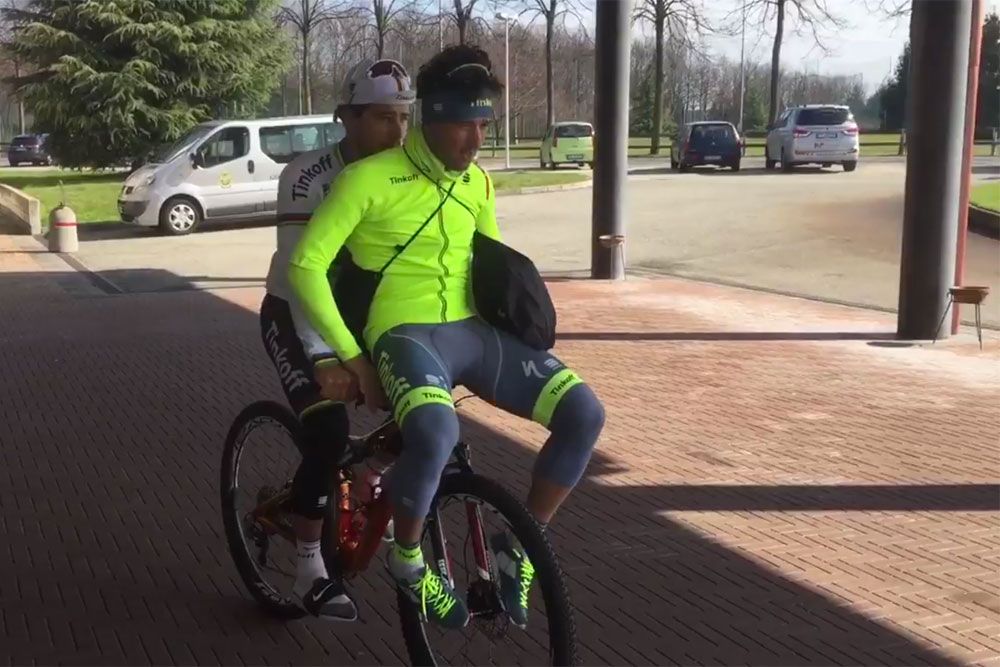 Peter Sagan gives Oscar Gatto a lift