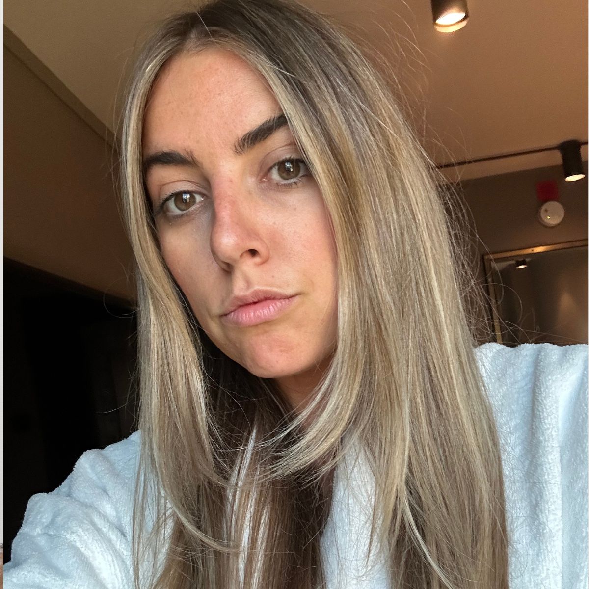 Shannon Lawlor having her hair dyed Margot Robbie blonde, including an inspiration picture of Margot Robbie's blonde hair